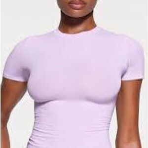 SKIMS Women's Everybody tee shirt/ Lily